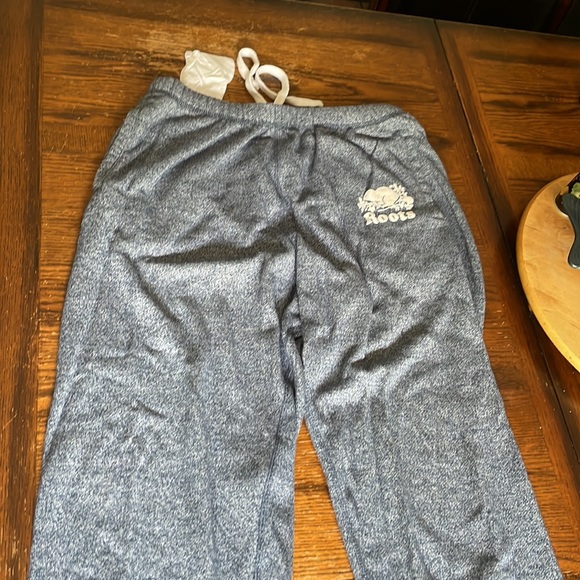 Roots Blue Salt and pepper set. - Picture 3 of 3